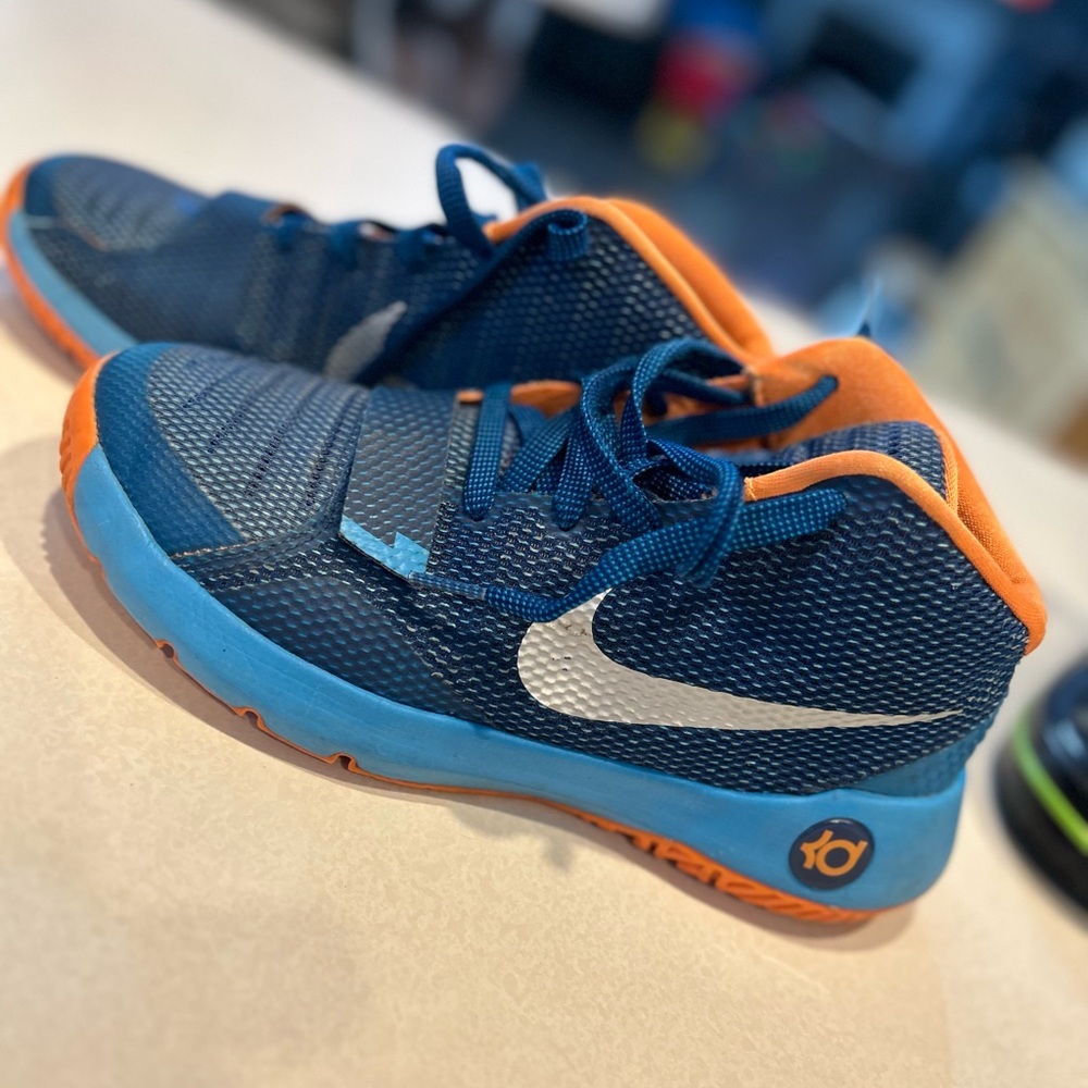 These are UK blue with turquise bottom and orange with gray Nike symbol